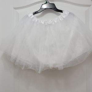 ``K25621 Simplicity White Tutu